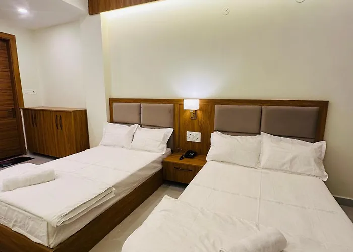 Hotel Rishikesh Paradise - Best Stay In Tapovan , Guests Favourite,Travellers Delight !!