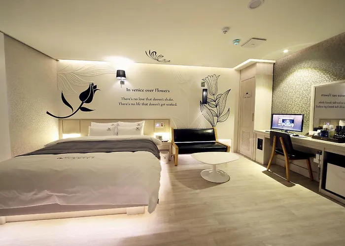 Venice Hotel