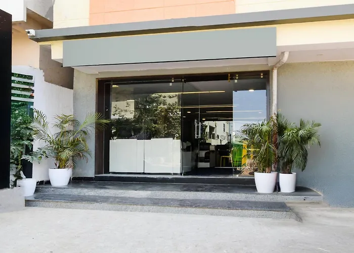 Townhouse Shamshabad Paradise Formerly Blue Petals Hotel