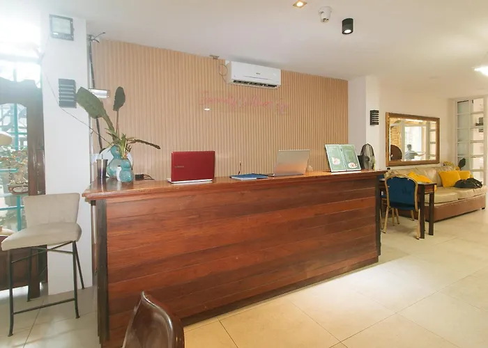 Reddoorz Premium At Casa Lenidarose