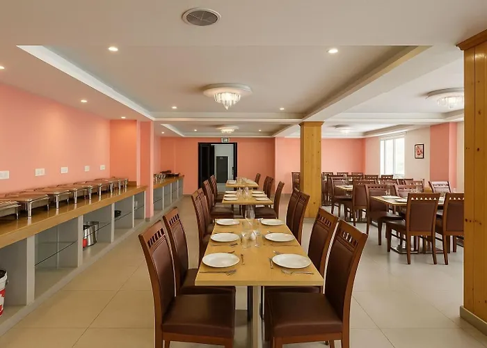 Staynest Continental Gangtok - 100 Meter From Ridge Park