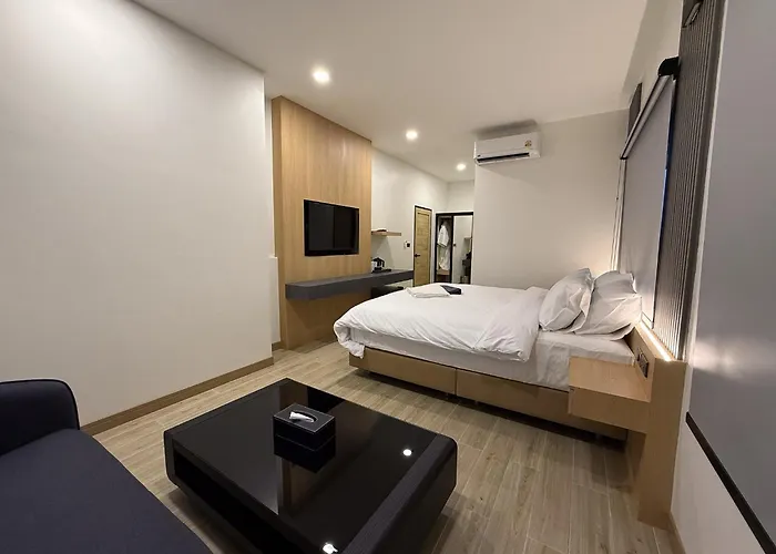 Box Box Hotel And Sports Restaurant
