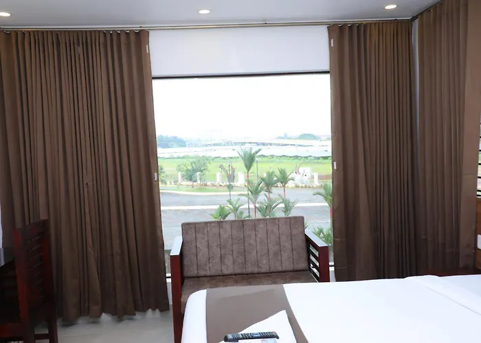 Aura Airport Hotel