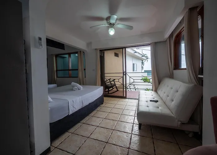 Hotel Manuel Antonio Inn