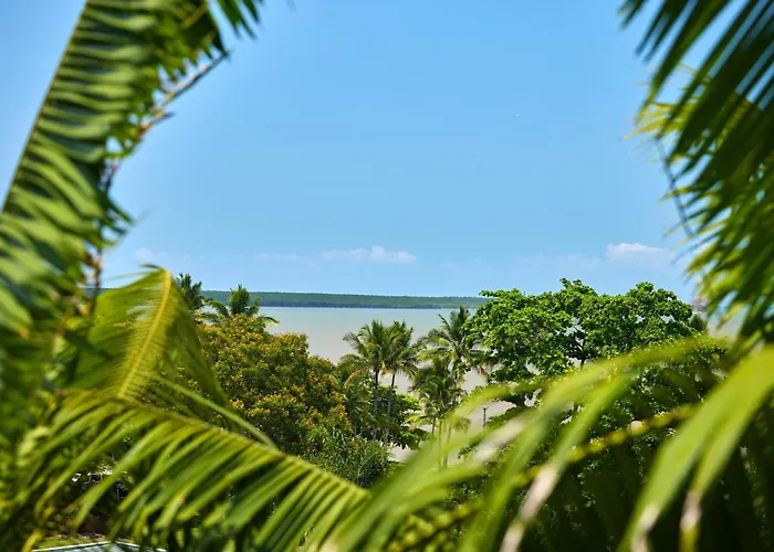 Cairns Harbourside Hotel