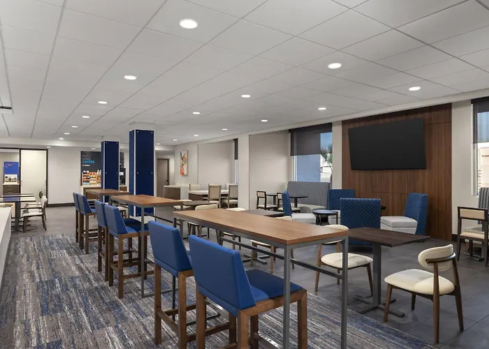 Holiday Inn Express & Suites Phoenix - Midtown, An Ihg Hotel