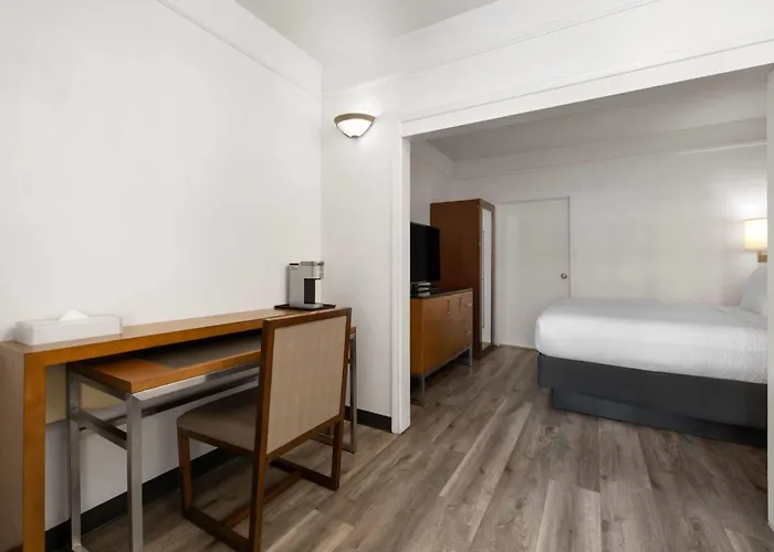 Ramada Suites By Wyndham San Diego Hotel Circle Area