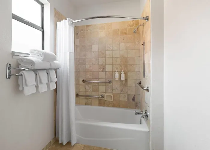 Ramada Suites By Wyndham San Diego Hotel Circle Area