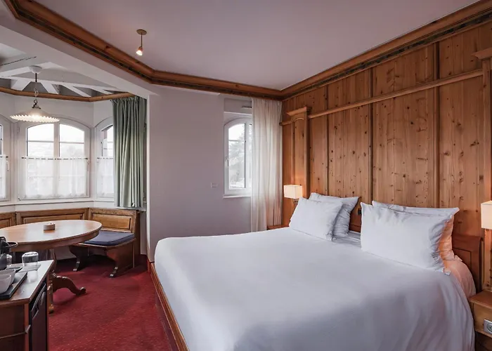 Yona Ex Le Parc Hotel