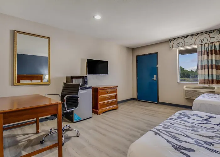 Econo Lodge Inn & Suites Enid South