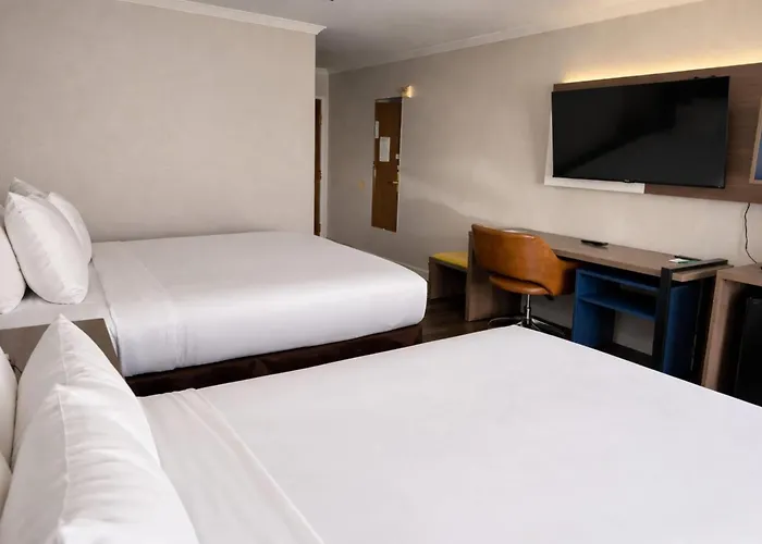 Econo Lodge Inn & Suites Santa Rosa South