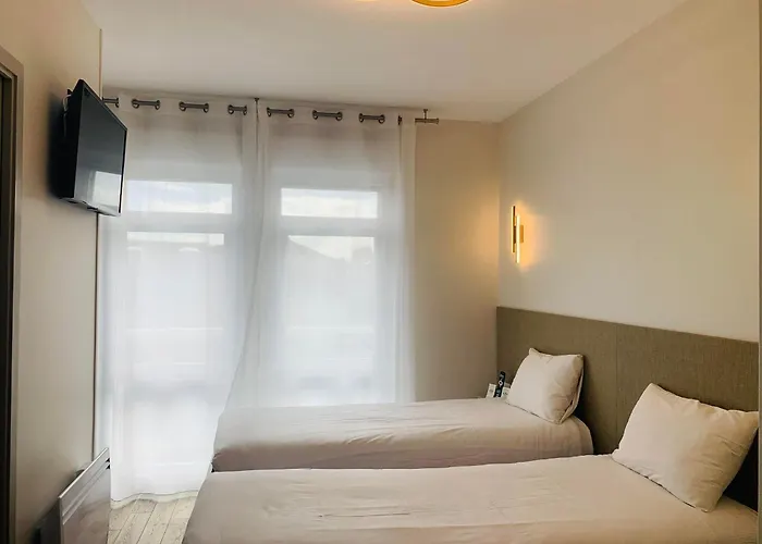 Logis Hôtel Saint Guirec Et De La Plage