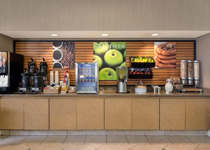 La Quinta By Wyndham Haywood Mall-Near Greenville Downtown