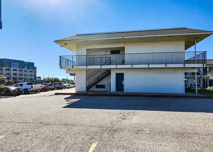Studio 6 Galveston TX