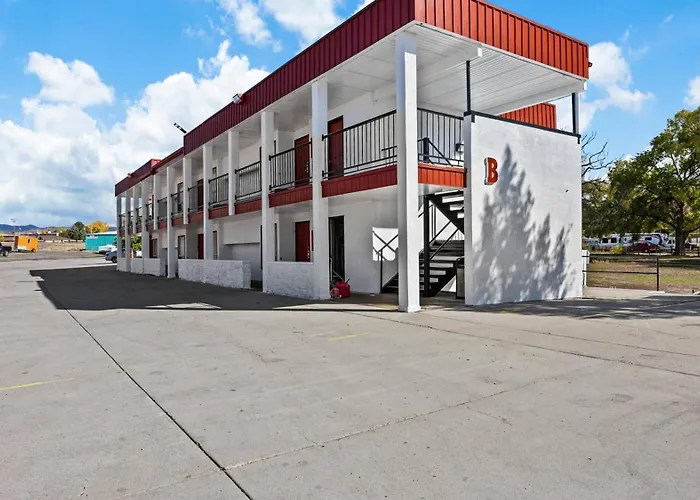 Red Arrow Inn & Suites, A Travelodge By Wyndham Montrose