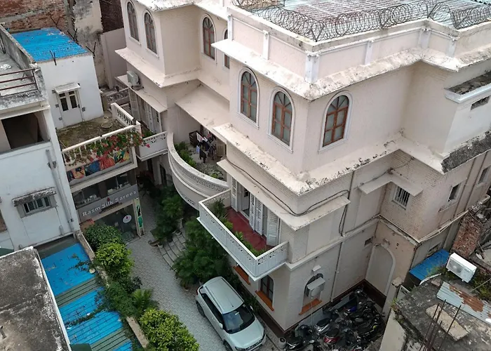 Shree Ganesha Palace Near Kashi Vishwanath Temple