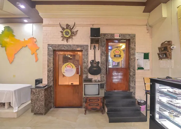 Shree Ganesha Palace Near Kashi Vishwanath Temple