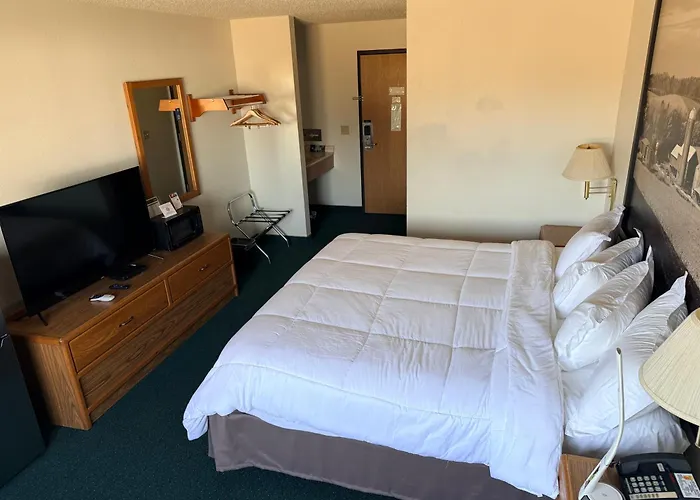 Budget Inn & Suites
