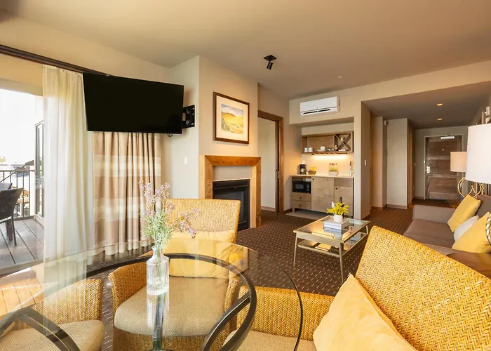 The Lodge At Columbia Point