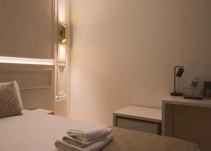 Le Petit Palue-Fuencarral Hotel Madri