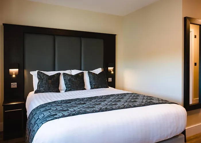 Crown Lodge Hotel