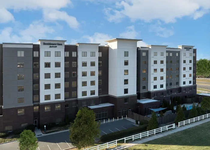 Courtyard By Marriott Charlotte Northlake