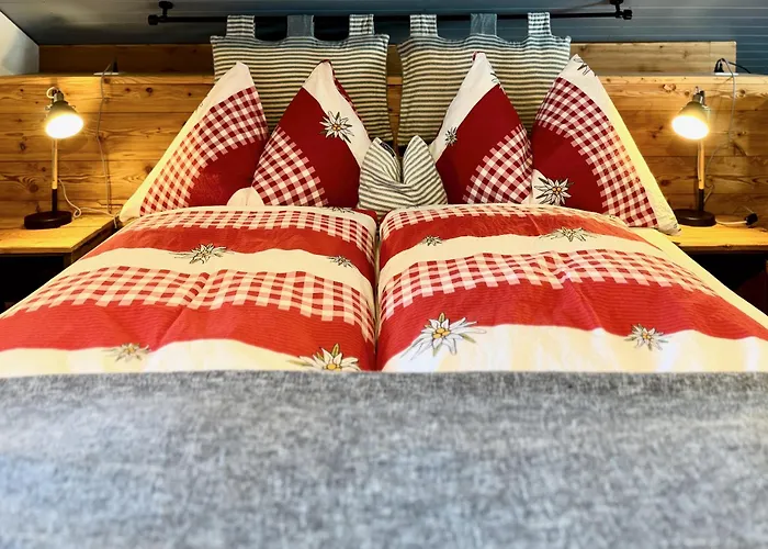Berggasthaus Eggberge - Boutique Mountain Hotel - Access via Cablecar