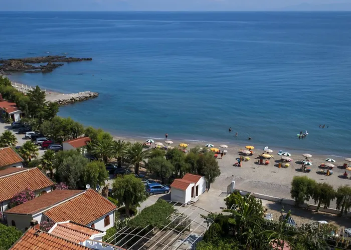 Testa di Monaco - Basic Beach Accommodations