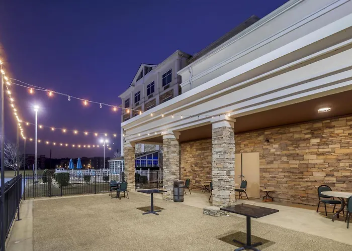 Best Western Plus Rose City Conference Center Inn
