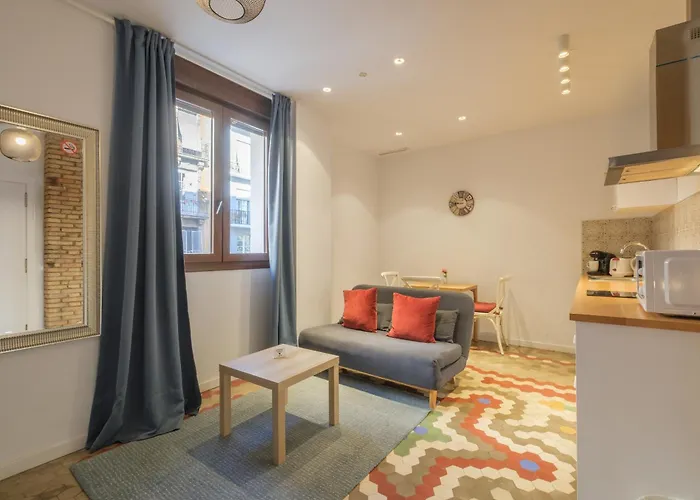Apt With Antique Floor & Lots Of Sun Light Valencia