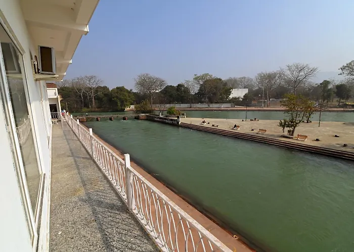 Jaswinder Bhawan - By The Ganges