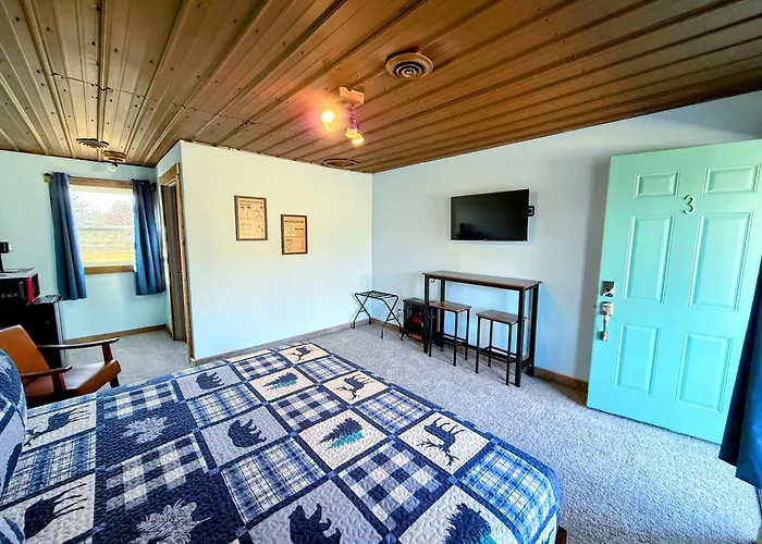 Peninsula Point Lodge