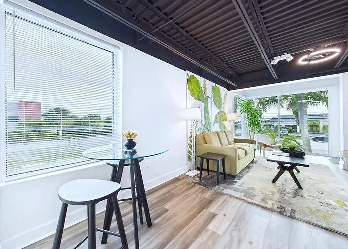 Stay, Park & Cruise! Modern Loft By Port -Unit 200
