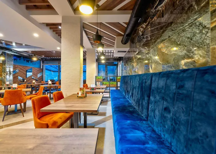Tomy Forest Cigar Bar