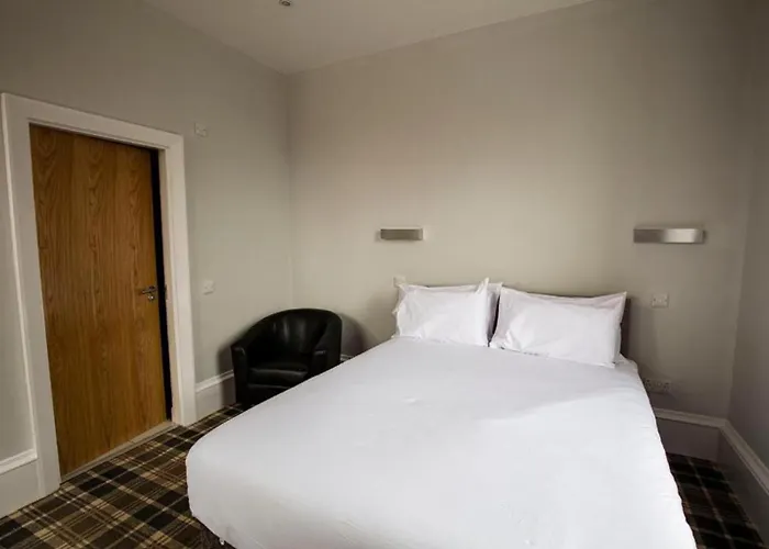 Crown Hotel & Bar