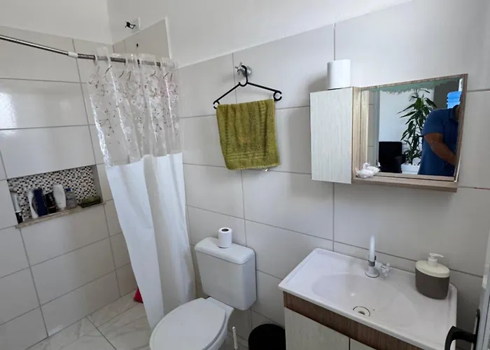Quarto sem Cama só colchão, Ar Condicionado, Wi-Fi, Banheiro