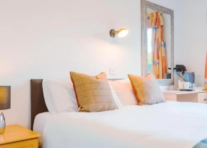 Westend Hotel & Bar