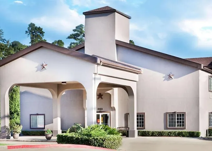 Hotel Piney Woods