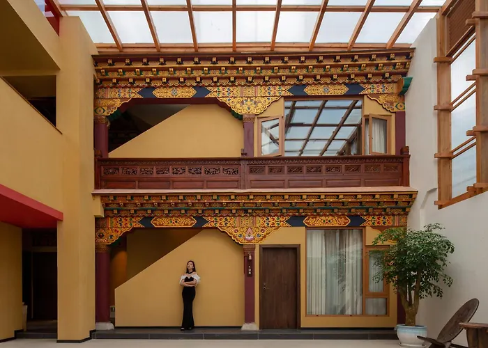 Shangri-La Nazhu Tibetan Mansion Hotel