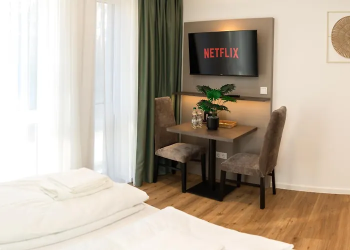 Living Inn Am Schlosspark - Zentral, Parkplatz Und Kitchenette