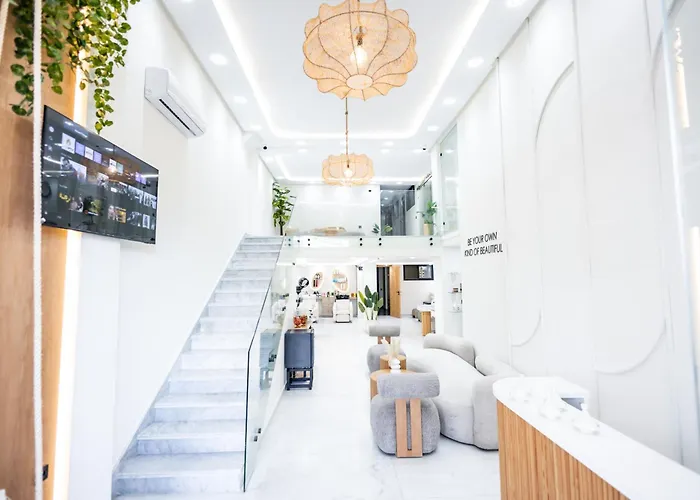 La Chica Beauty Institute