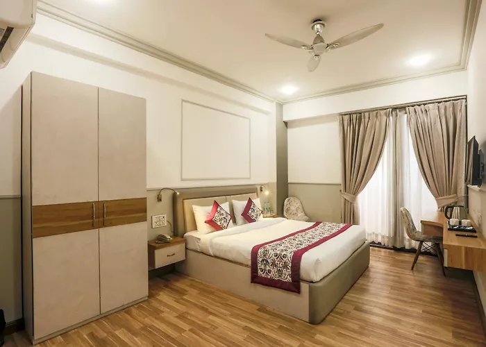 Hotel Emerald Suites By Aura
