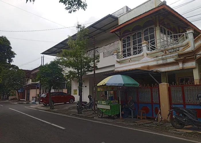 Oyo 95103 Madiun Dkost Syariah