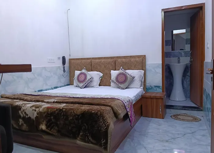 Hotel Shri Girraj Dham Vrindavan Dham