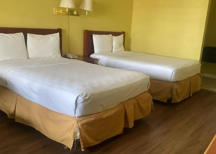 Evergreen Plaza Inn