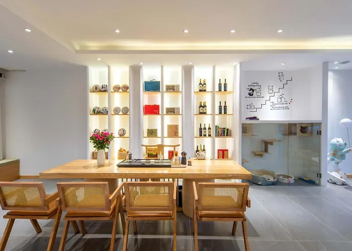 Shangri-La Jingyue Homestay