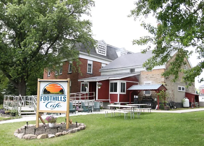 Foothills Lodge & Cafe