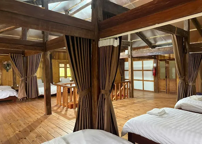 Tom'S Du Gia Stilt House
