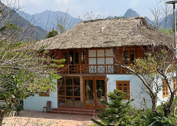 Tom'S Du Gia Stilt House