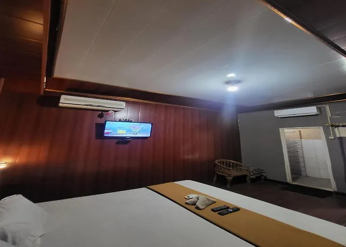 Oyo 95110 Eksklusif Gueshouse Syariah